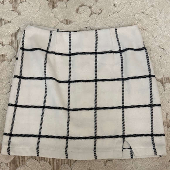 Lulus Dresses & Skirts - Lulus Never Worn Plaid Mini Skirt in Black and White